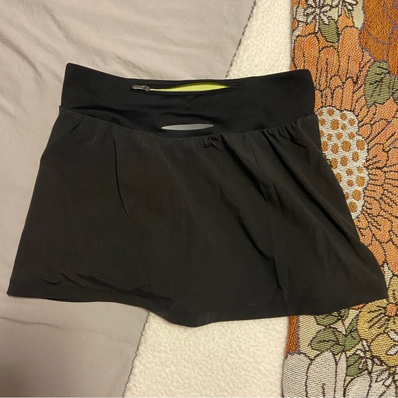 Under Armour Black Tennis Skirt - Picture 2 of 3